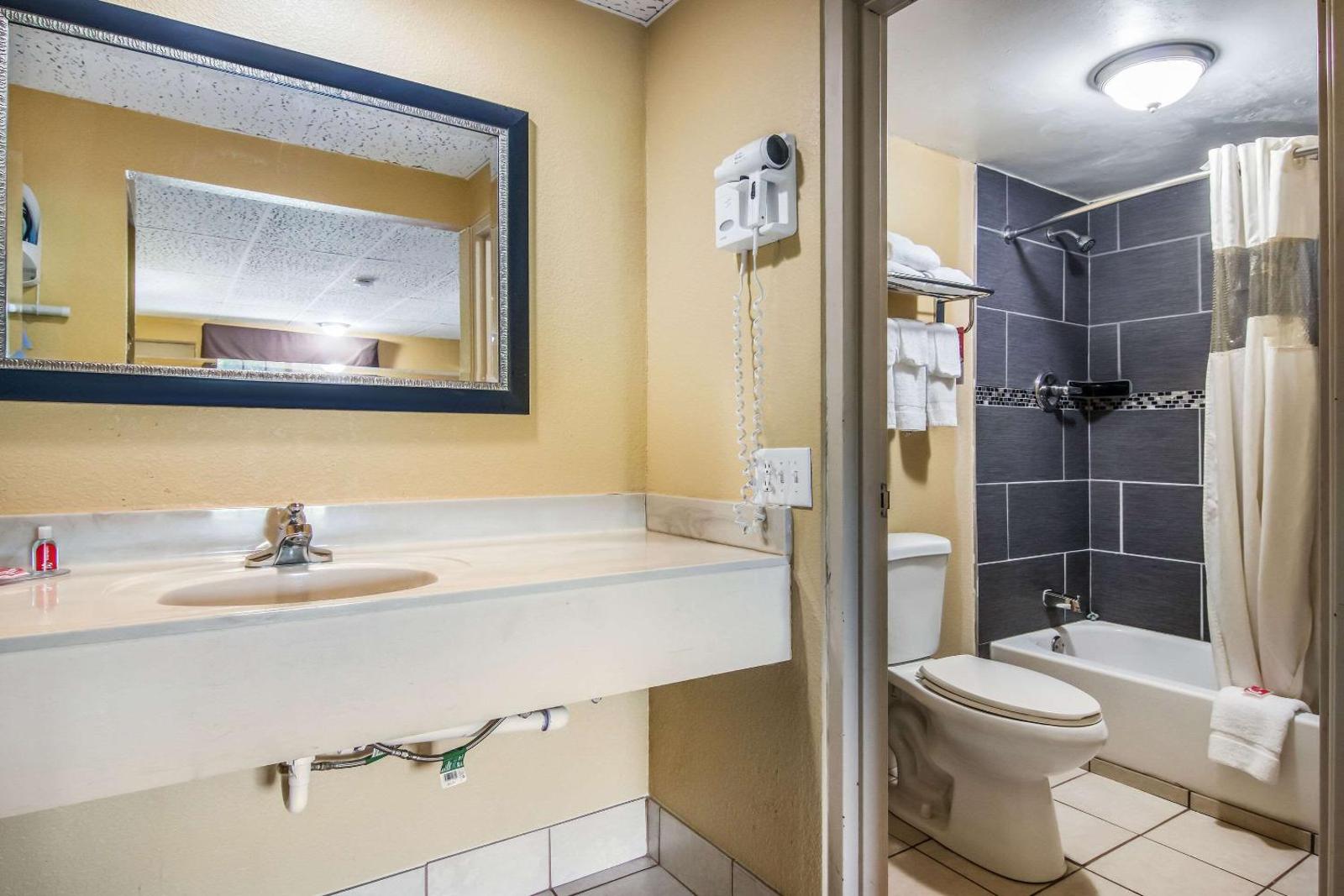Econo Lodge Bradford