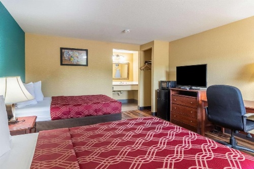 Econo Lodge Bradford image 10