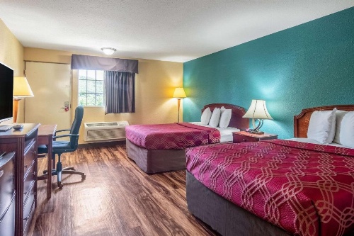 Econo Lodge Bradford image 11