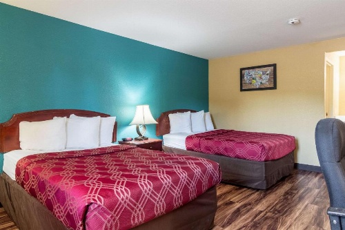 Econo Lodge Bradford image 13