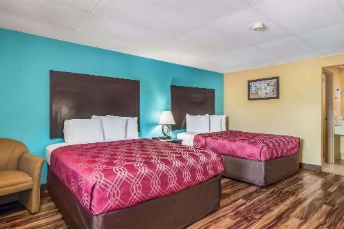 Econo Lodge Bradford image 3